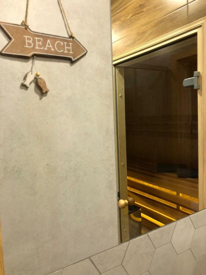 Family & Business Sauna Apartments Rynek Centrum Downtown - 2 Bedroom With Private Sauna, Balcony, Parking Кельце Экстерьер фото